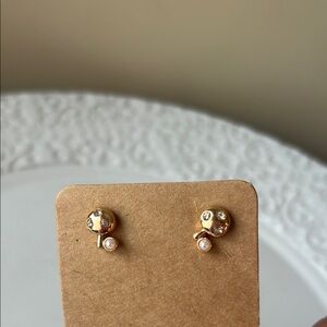 Xoxo NWOT Elegant Gold and Pearl Stud Earrings